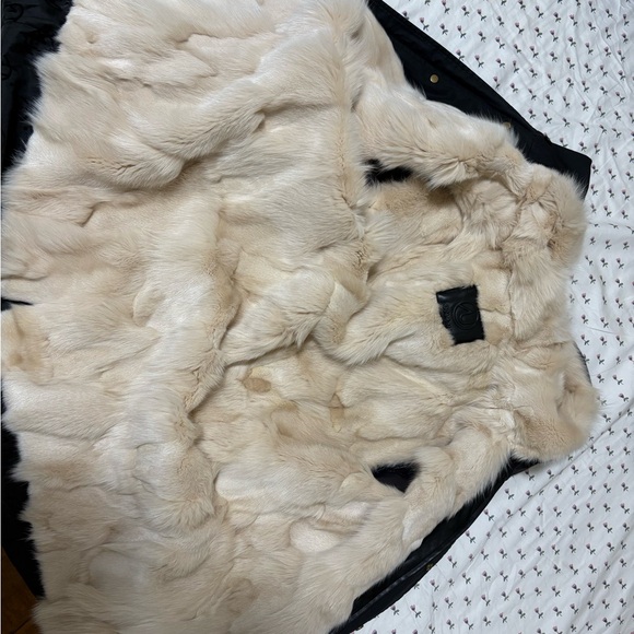Luxurious Cream Faux Fur Women's Coat - Picture 5 of 13